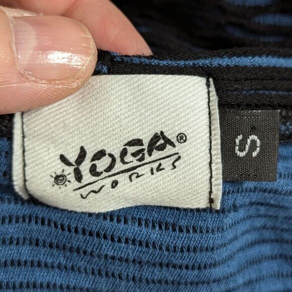 Yoga Works Size Small Blue Black Textured Tunic Handkerchief Hem Long Sleeve - Picture 8 of 10